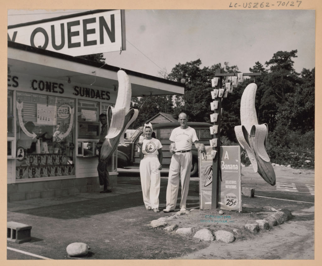 Dairy Queen Stand With Giant Bananas
